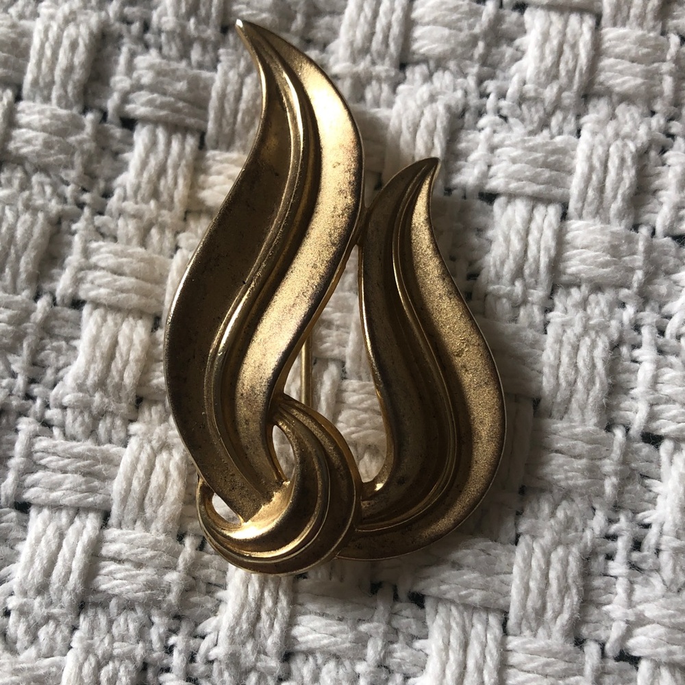 Vintage Trifari brooch